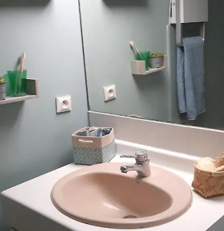 Studio Avec Vue Sur La Mer Balcon Et Wifi A A 1 Km De La Plage Апартаменты Фрежюс